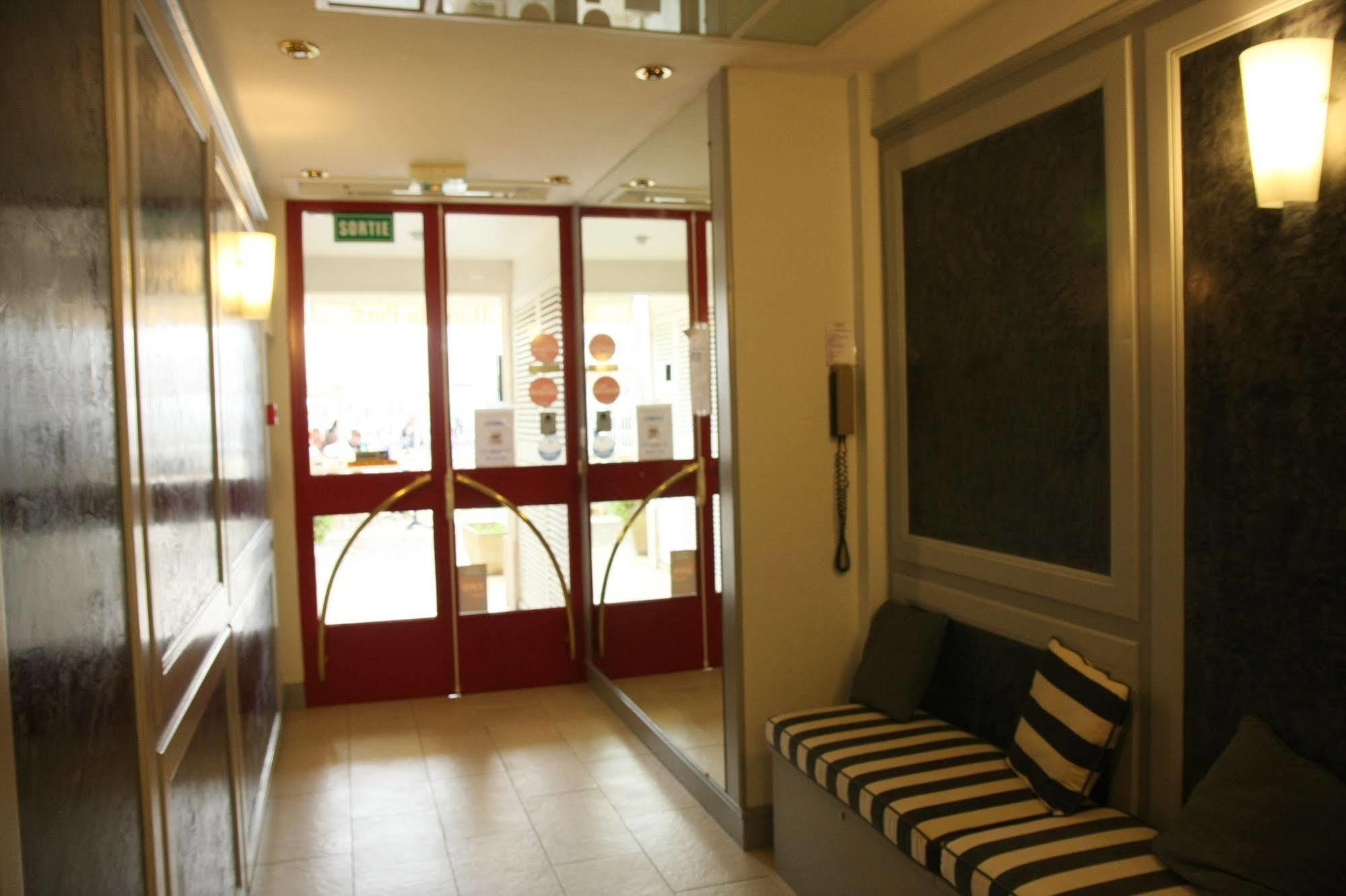 Hotel Du Port Saint-Martin-de-Re ภายนอก รูปภาพ